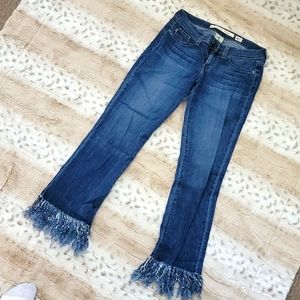 Cropped frayed hem jeans